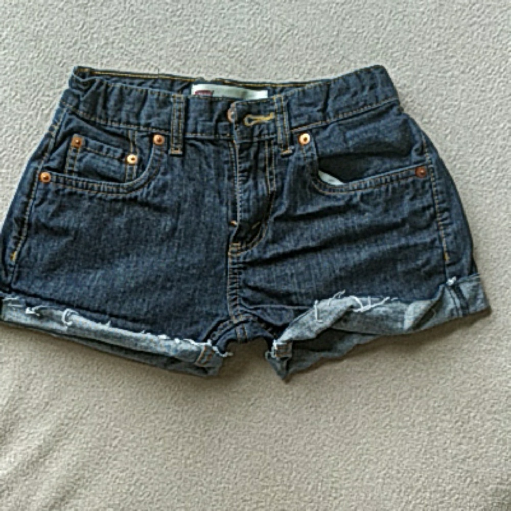 Women's Levi Jean shorts. Size 23